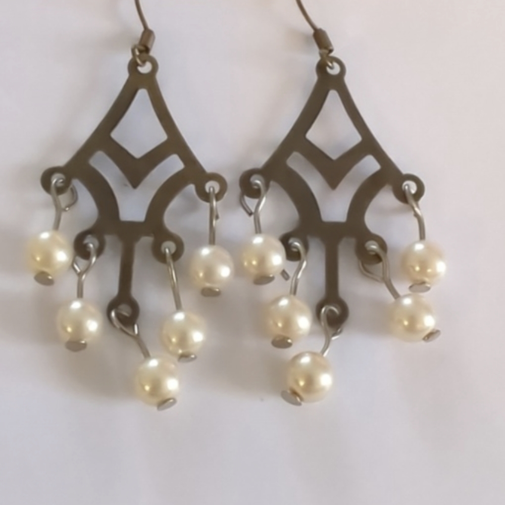 Dangle beaded earrings